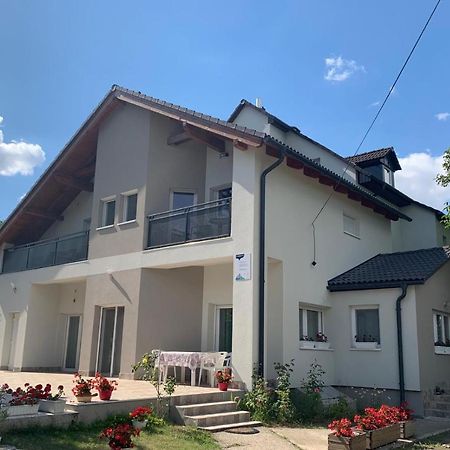 Monostor Panzio Bed & Breakfast Komárom Eksteriør bilde