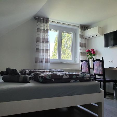 Monostor Panzio Bed & Breakfast Komárom Eksteriør bilde