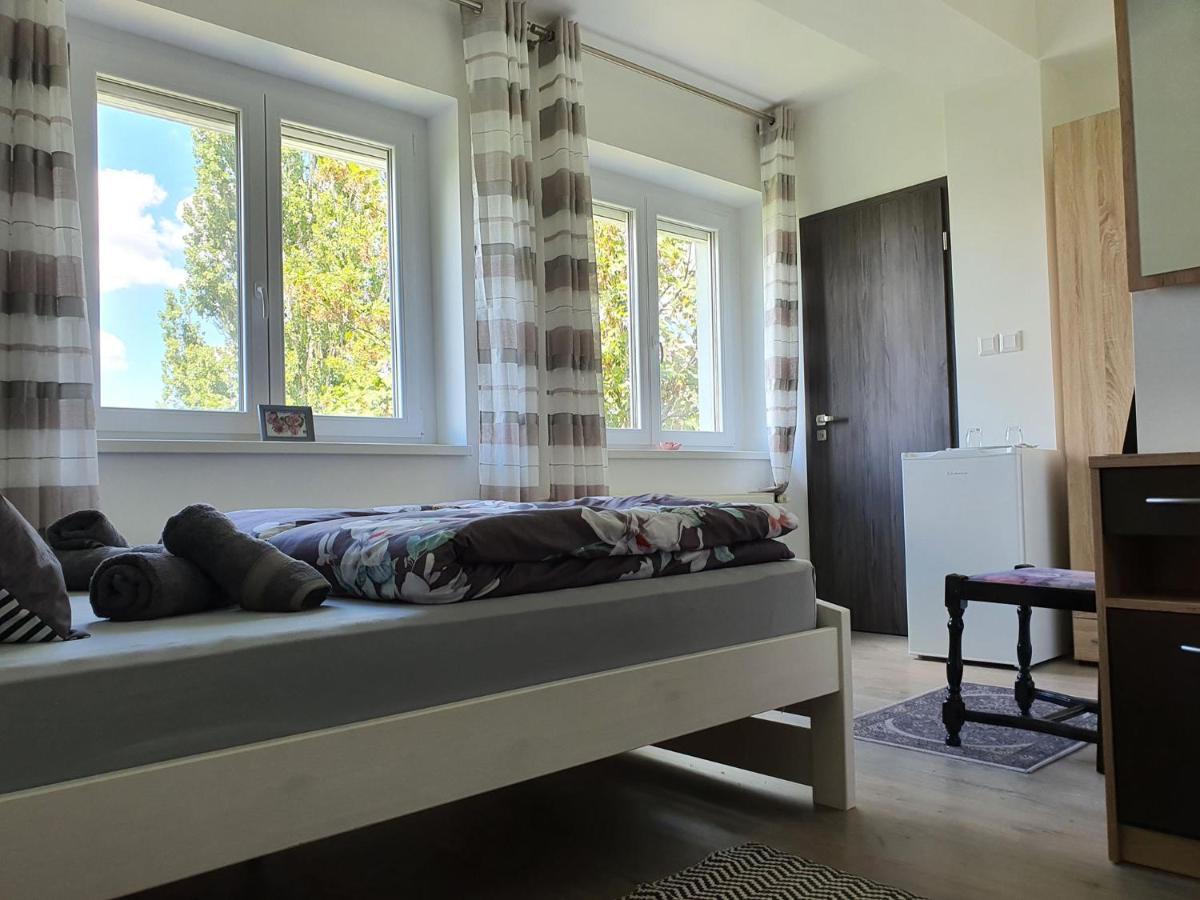 Monostor Panzio Bed & Breakfast Komárom Eksteriør bilde