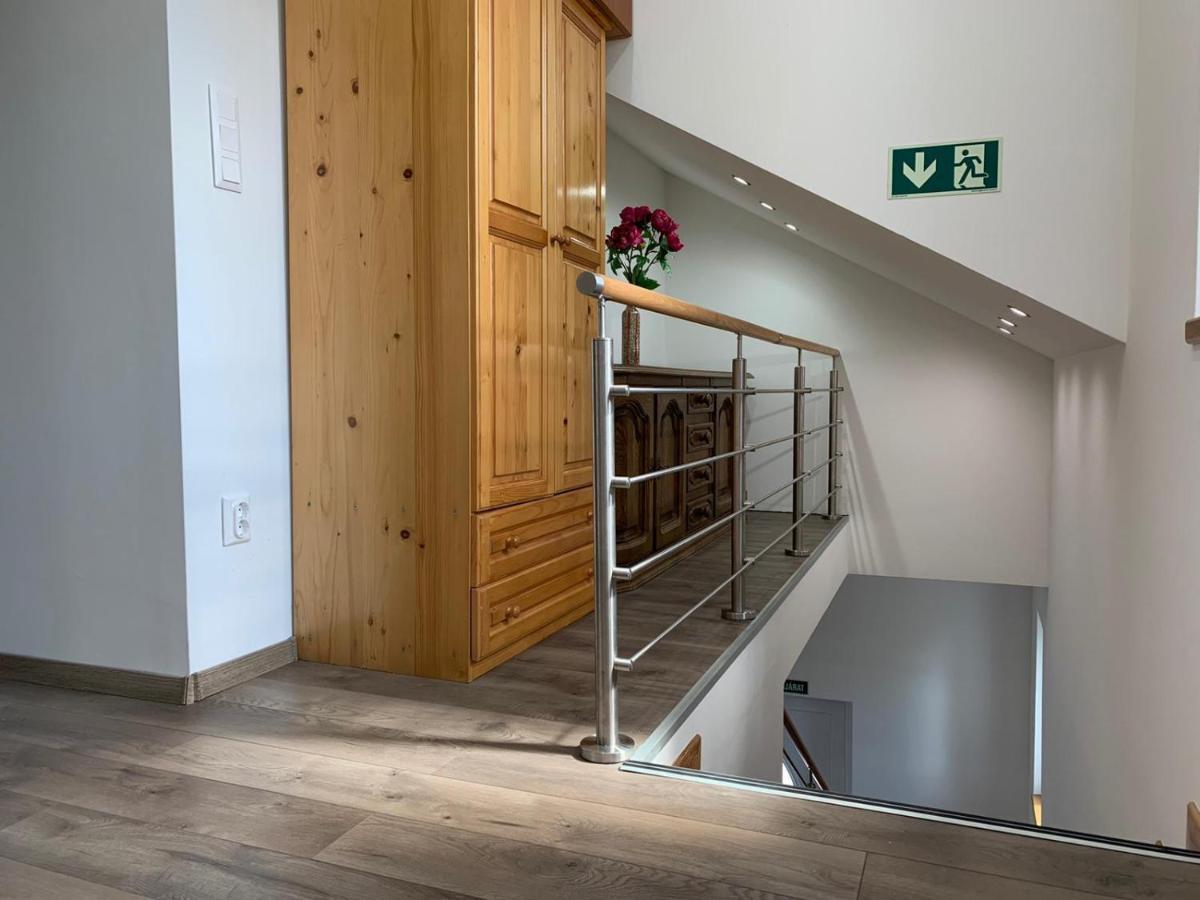 Monostor Panzio Bed & Breakfast Komárom Eksteriør bilde
